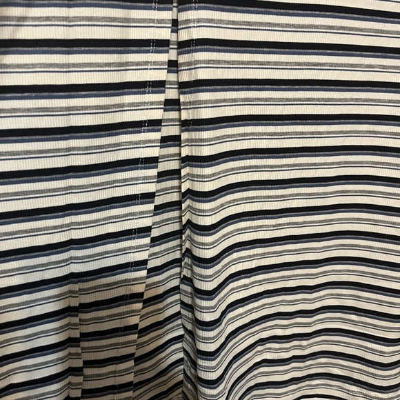 WOMEN’S SZ MEDIUM SKIRT BY OLIVACIOUS NWT FLARE SKIRT. #231 - Picture 3 of 5